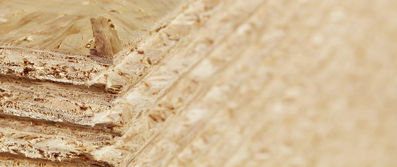OSB-Platten mit grober Spanstruktur, stabil und vielseitig einsetzbar für Bau- und Innenausbauprojekte.